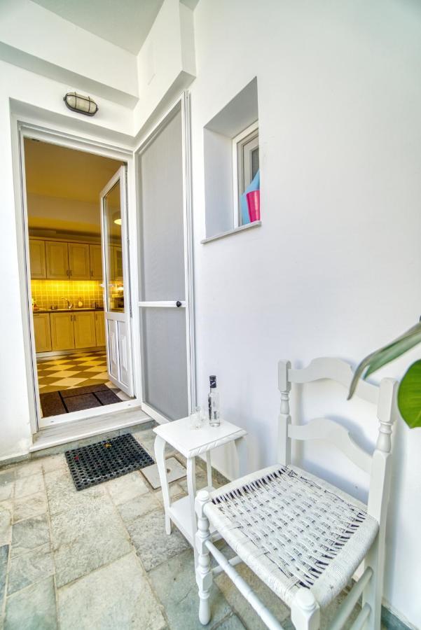 Stylish, Cozy 2-Bdr Flat In Andros Town By Explore Andros Exteriör bild